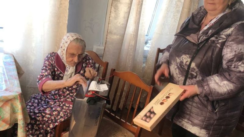 На дому проголосовала 98-летняя Мария Ивановна Клепикова