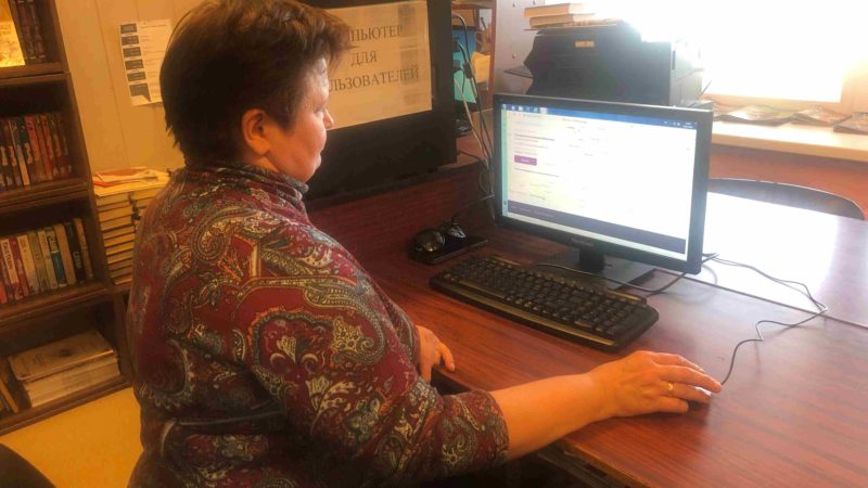 В Сытьковской библиотеке пенсионеры подружились с интернетом