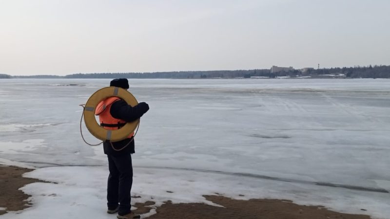 Жителей и гостей Рузского округа призывают не выходить на лед Рузского водохранилища