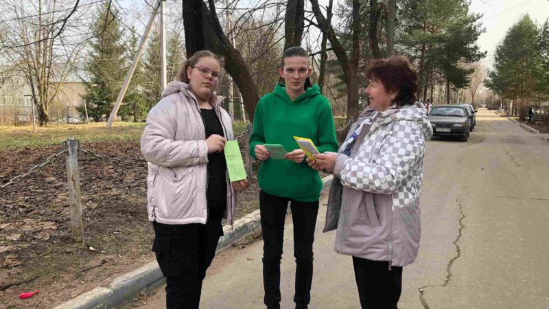 Жителям Сытьково напомнили, как уберечь детей от выпадения из окон