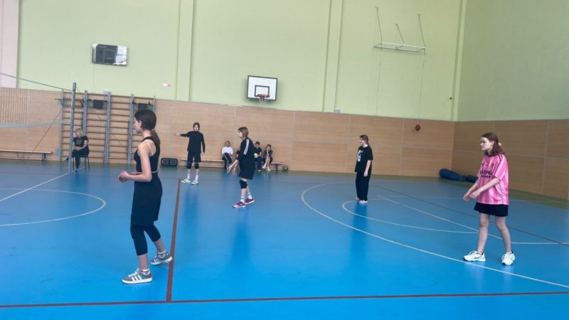 В Тучковской школе соревновались волейболистки