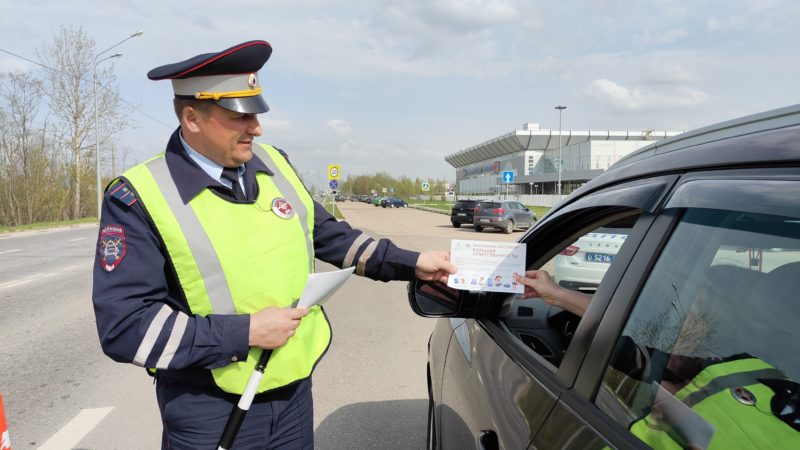 Сотрудники Рузской Госавтоинспекции напомнили водителям, как возить детей