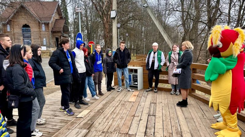 Молодогвардейцы отметили Международный день птиц на Городке