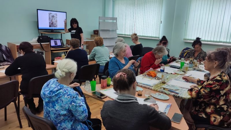 В Тучковской библиотеке освоили кофейную акварель