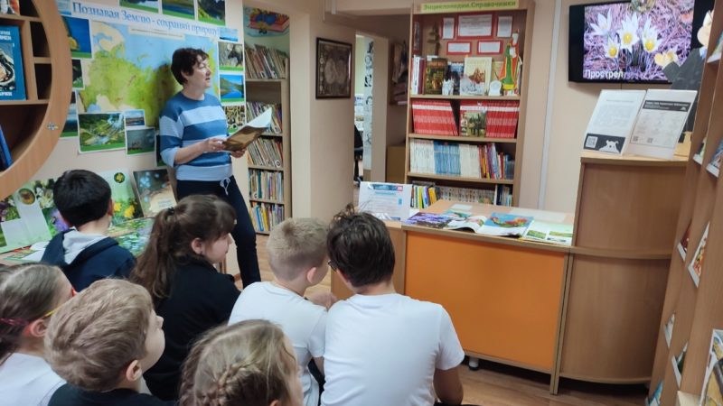 В Тучковской библиотеке – час знаний о цветах