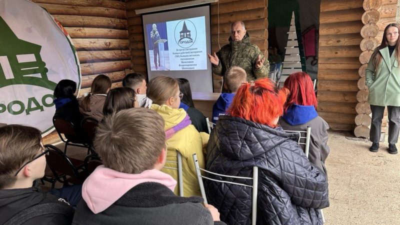 Ветеран СВО провел встречу с посетителями парка «Городок»