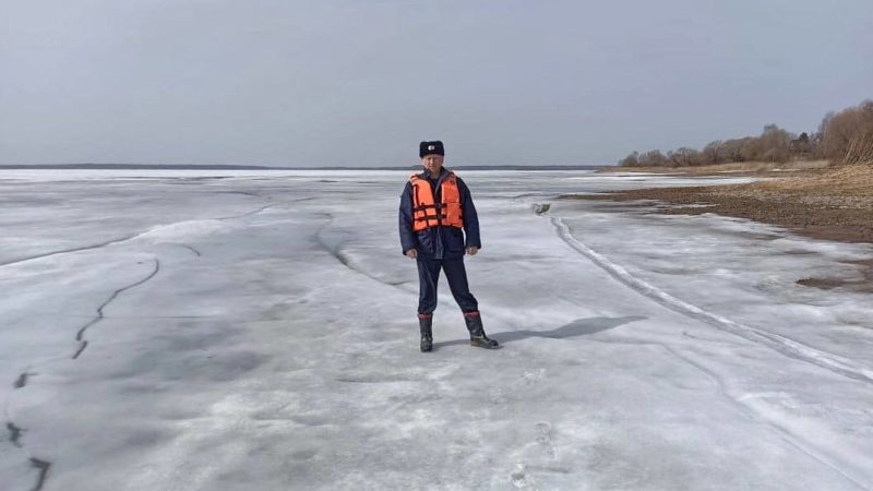 Спасатели проверили толщину льда на Рузском водохранилище