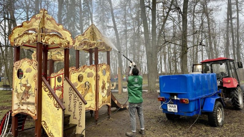 В парке «Городок» наводят чистоту