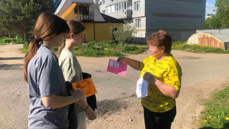 В Сытьково библиотекарь проверяла прохожих на эрудицию