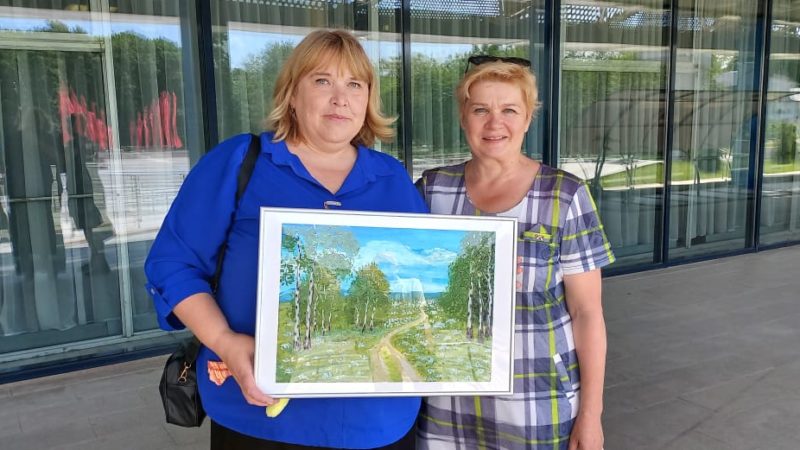 Сотрудница Рузского краеведческого музея нарисовала картину для семейного центра