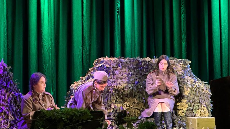 Тучковцы посмотрели премьеру отрывка из спектакля по повести Бориса Васильева
