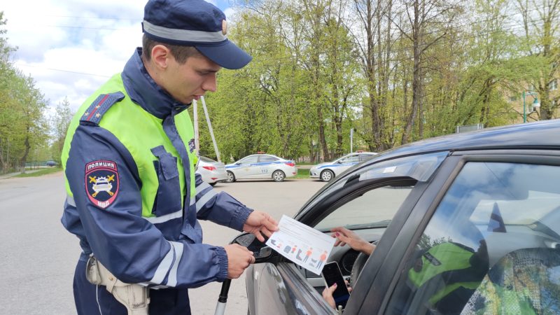 Рузские госавтоинспекторы напоминали водителям, как возить детей