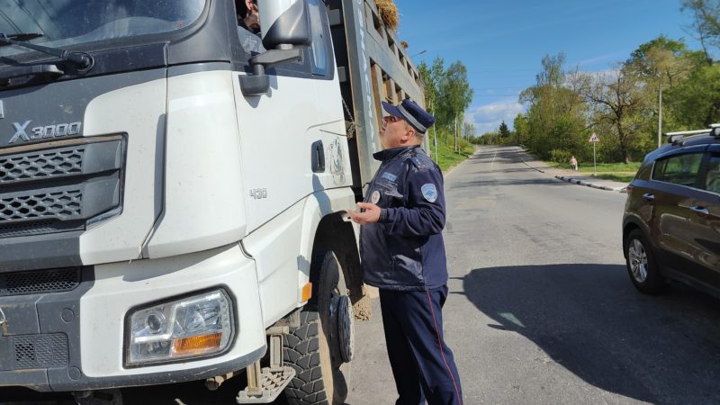 В Рузе полицейские проверяли грузовой транспорт