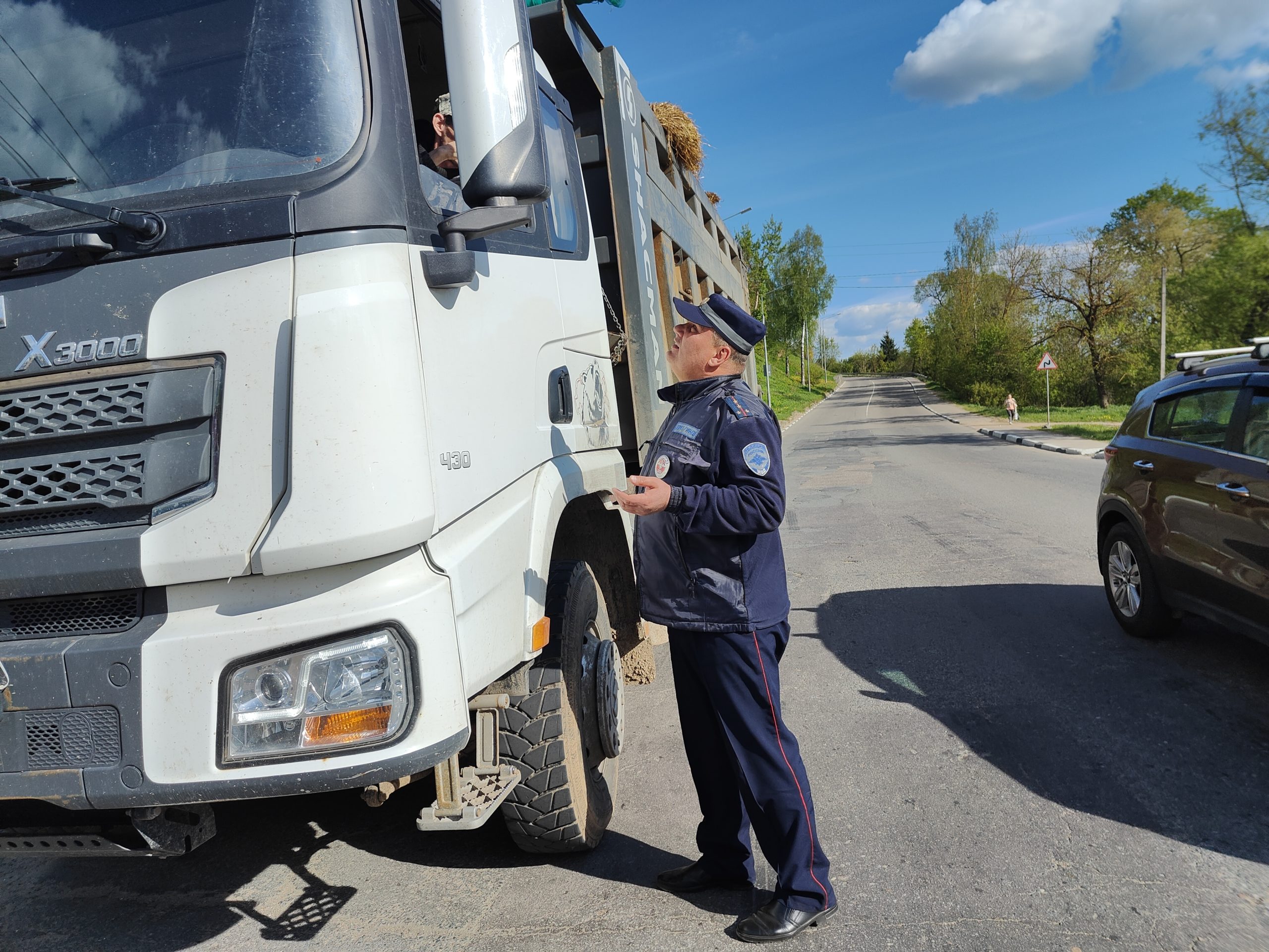 В Рузе полицейские проверяли грузовой транспорт | 16.05.2024 | Руза -  БезФормата