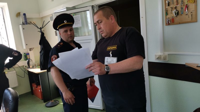 Росгвардейцы проверяют инженерно-техническую оснащенность детских оздоровительных лагерей