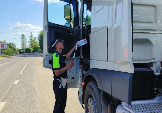 Рузские госавтоинспекторы напомнили водителям грузового транспорта о мерах безопасности