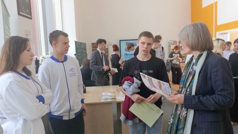 Тучковские студенты ответили на вопросы выпускников школ