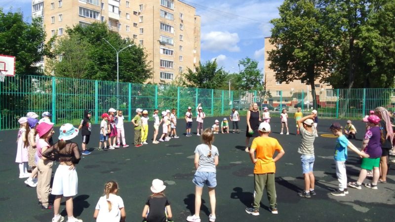 Юные ружане участвовали в конкурсе рисунков на асфальте