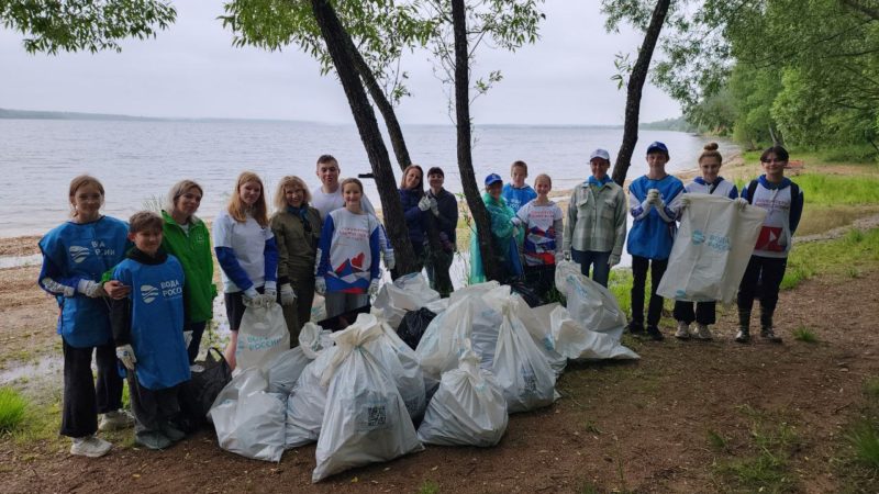 Участники акции «Вода России» очистили 2 км береговой зоны Рузского водохранилища