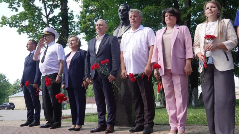 В Рузе возложили цветы к мемориалу Славы