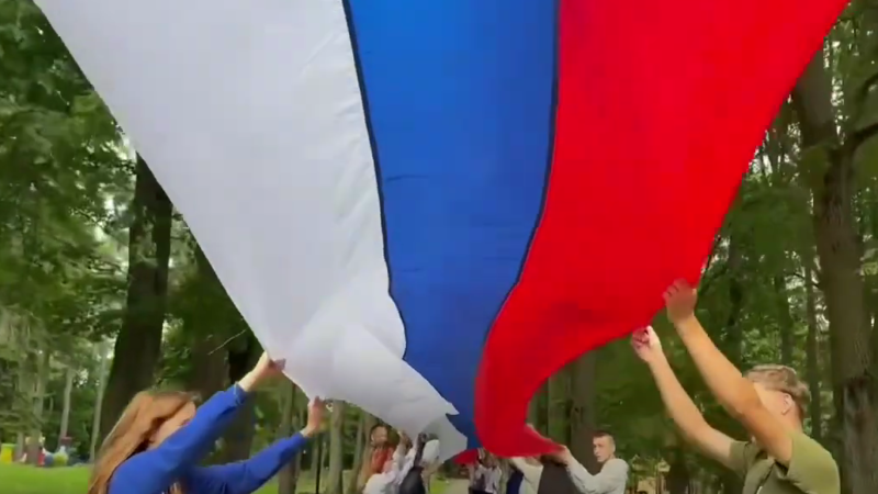 Коллективное исполнение Государственного гимна России