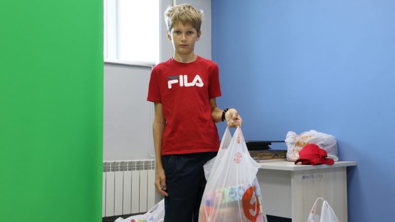 Продолжается работа пункта сбора помощи в Молодежке