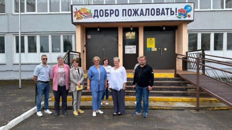 Депутаты «Единой России» оценили готовность Колюбакинской школы к новому учебному году