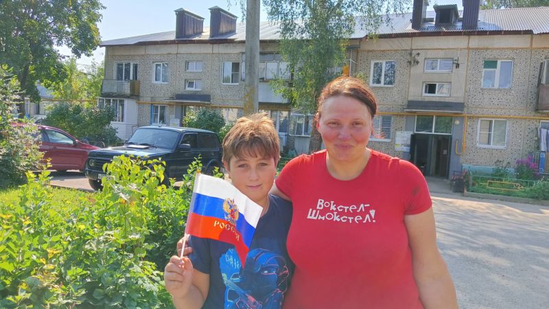 В Покровском прошёл библиотечный десант «Триколор в каждый дом»