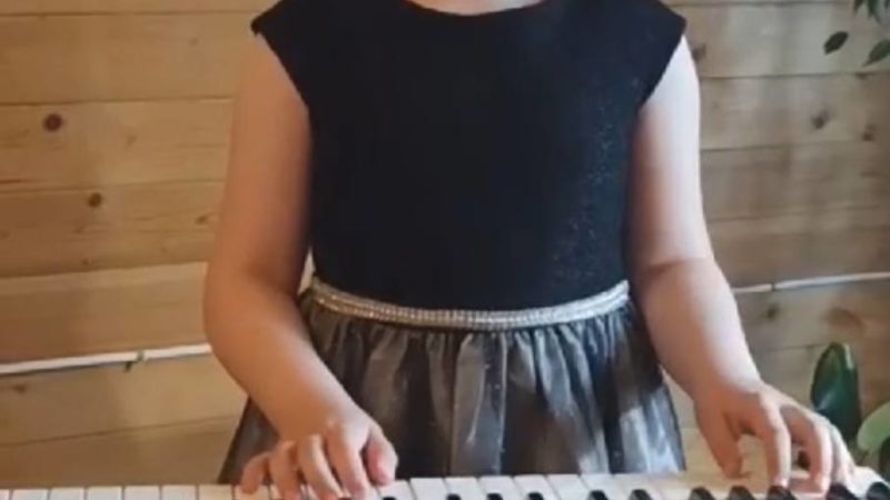 Юных ружан приглашают на занятия по игре на клавишном синтезаторе и фортепиано