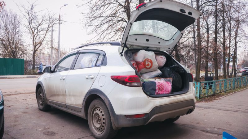 Молодежный центр передал в благотворительный фонд гумпомощь для жителей Курска