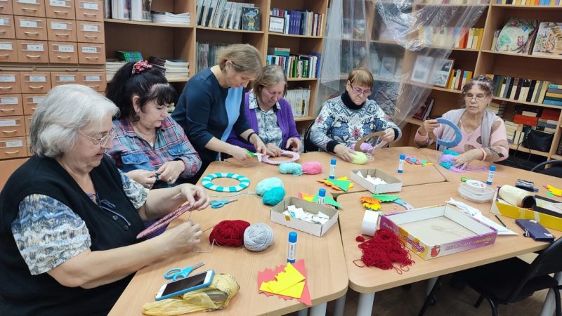 В Тучковской библиотеке делали декоративное панно