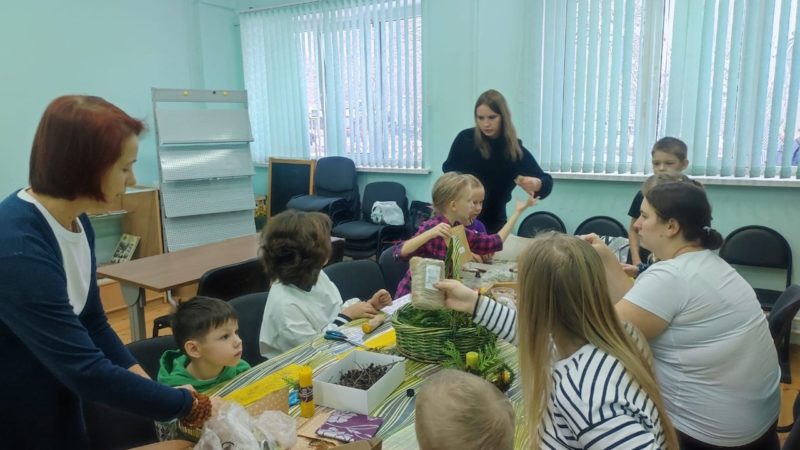 В Тучково сделали свечи из медовой вощины