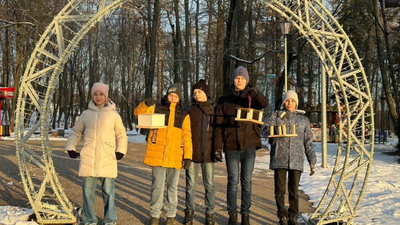 Воспитанники центра «Созвездие» приняли участие акции «Покормите птиц зимой!»