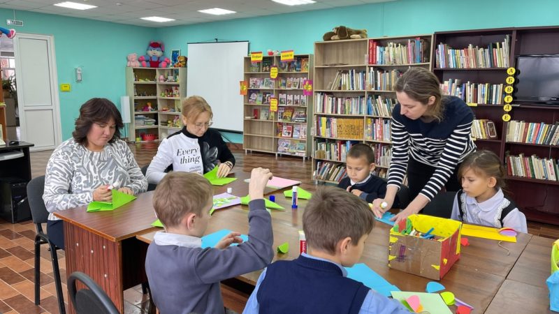 Юные лидинцы и их родители написали свои пожелания Деду Морозу