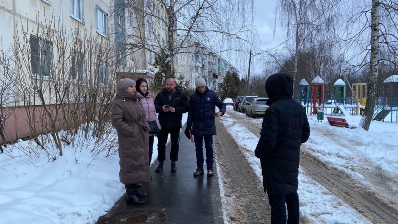 Заместитель Главы Рузского городского округа Дмитрий Игнатьев провел обход территории улицы Силикатной в Тучково