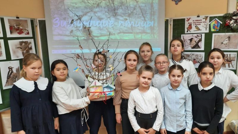 Дороховские школьники сделали птичью столовую