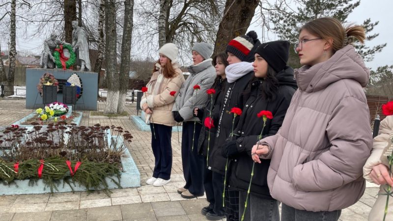 В Рузском округе возложили цветы к мемориалу ВОВ