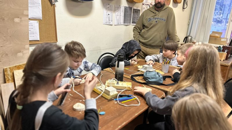 В студии «Ажурная сказка» прошел мастер-класс «Игрушка на ёлку»