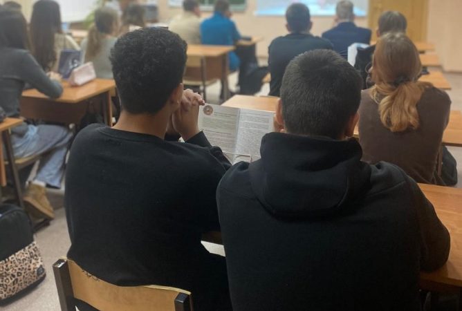 Гимназистам рассказали о жертвах Холокоста