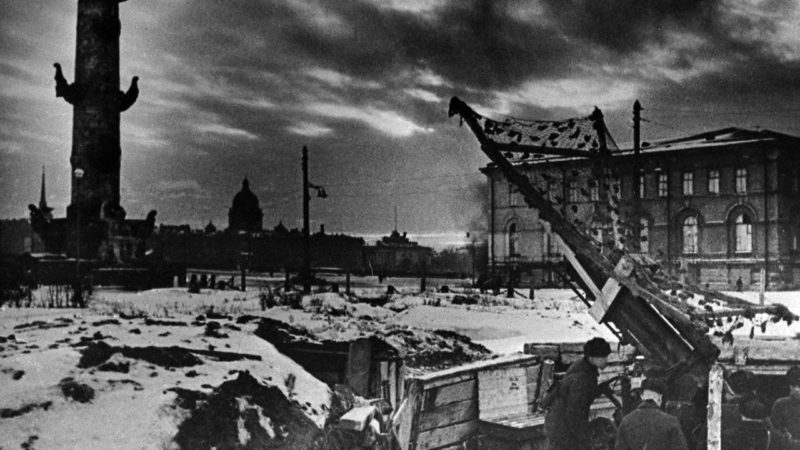 Глава округа поздравил ружан с Днем освобождения Ленинграда от блокады 