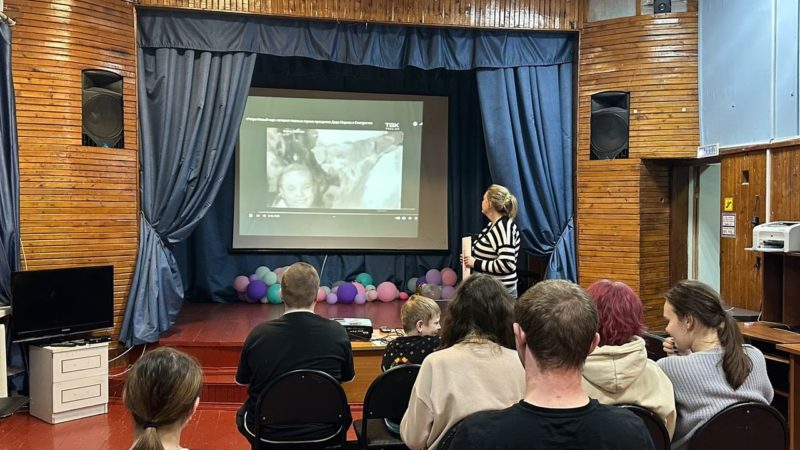 Златоустовская библиотека провела занятие «Сказочная карусель»