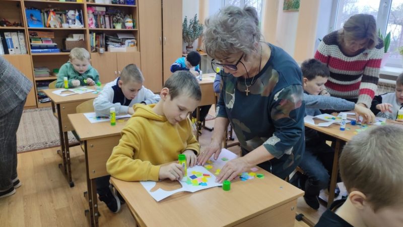 Тучковские ребята делали зимние аппликации
