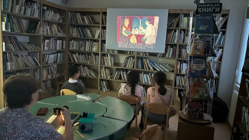 В Тучково детей познакомили с диафильмами и виниловыми пластинками