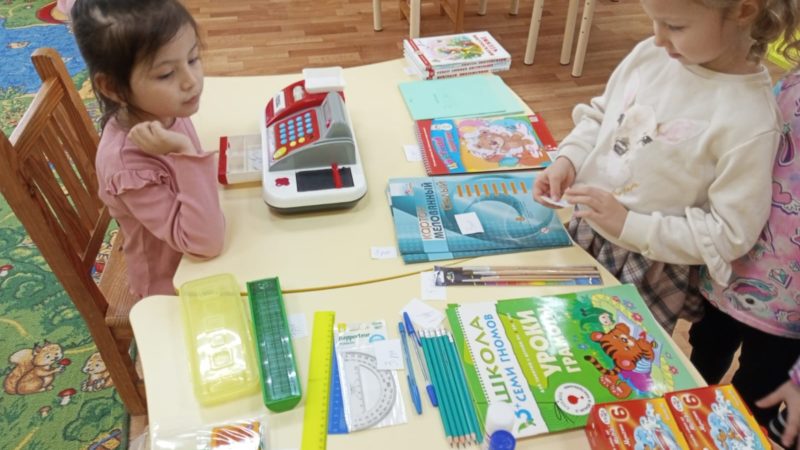 Тучковские детсадовцы играли в «Магазин канцтоваров»