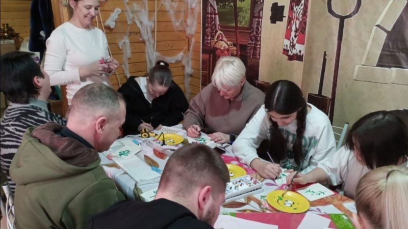 В парке «Городок» мастерили подарки для мам