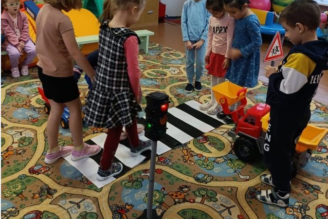 Беляногорские дошколята ознакомились с принципами работы светофора