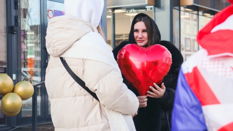 Рузские волонтеры провели акцию «Не держи зла – держи шарик»