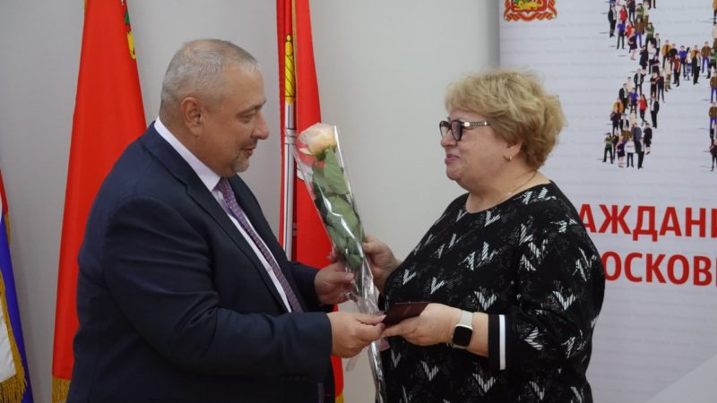 Одиннадцати старостам Рузского округа вручили удостоверения