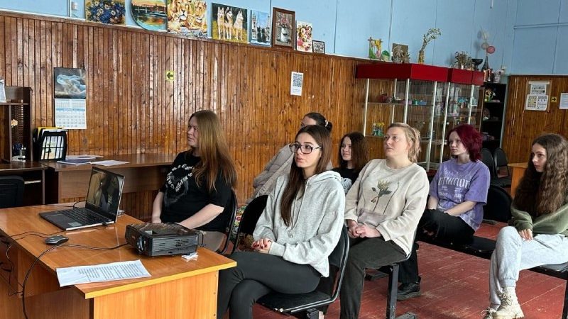 Златоустовская библиотека провела занятие «Солдат войны не выбирает»