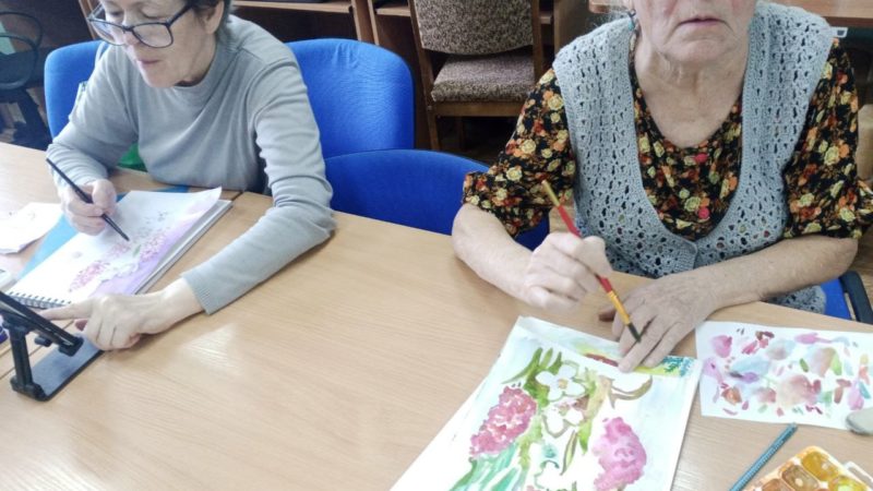 В Рузе в изостудии «Чердак» рисовали весенний букет